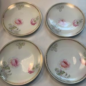 Set of 4 porcelain serving plates
